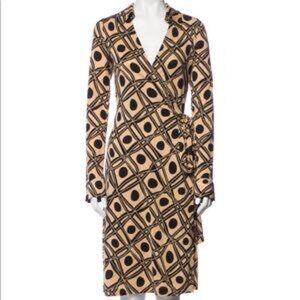 DVF Wrap Dress Size 4 NWT